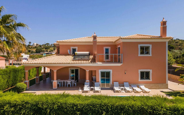 Spacious villa in Albufeira with private pool