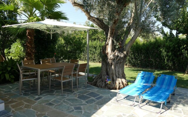 Home With Small Pool Near Athens, Easily Accessible by Public Transport