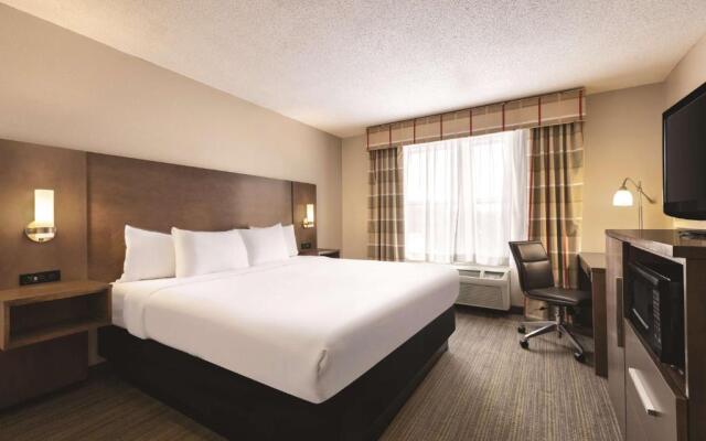 Country Inn & Suites by Radisson, Forest Lake, MN