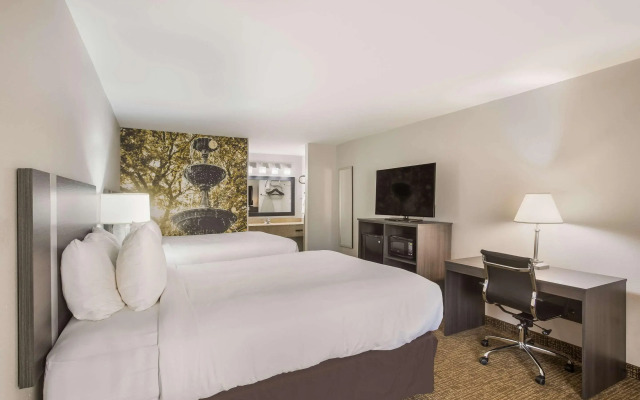 Clarion Pointe Forsyth I-75