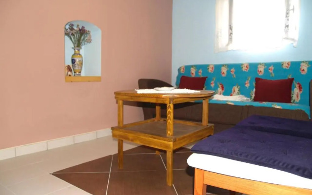 One Bedroom Apartment Alma, Sleeps 4