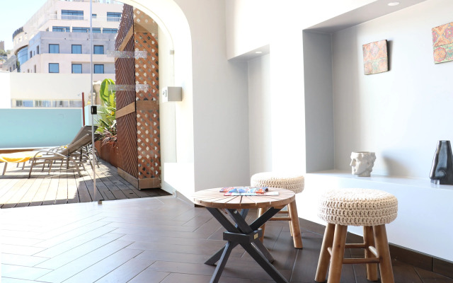 Downtown, Lisbon Apartment