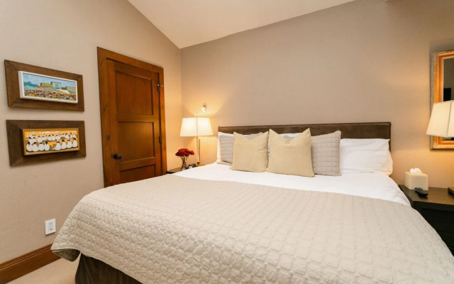 Incredible 2 Story Condo On Ajax