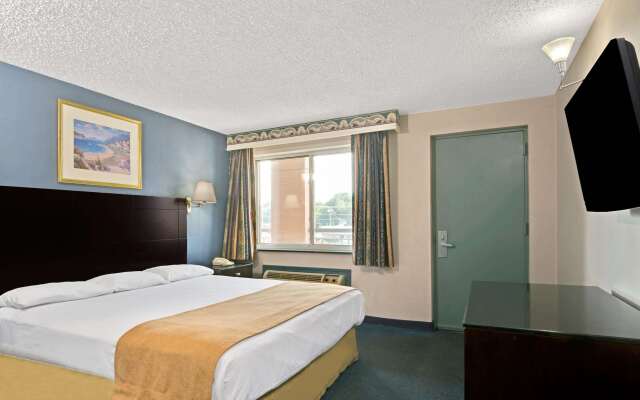 Super 8 by Wyndham Milford/New Haven