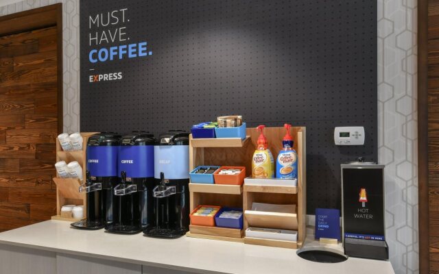 Holiday Inn Express & Suites Charlotte - Ballantyne by IHG