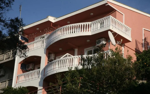 Ziramov Apartments