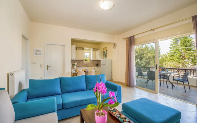 Dione Apartment with Terrace near Kalathas beach