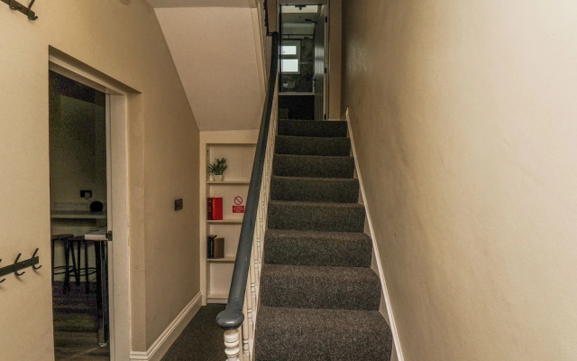 23 Trafalgar Square