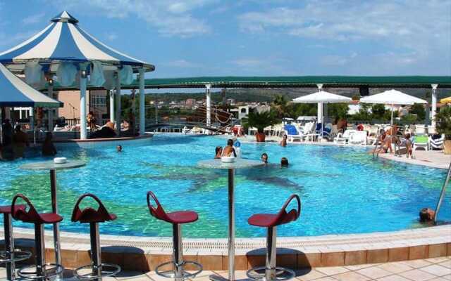 Room in Studio - Studio Apartment 3, First Floor