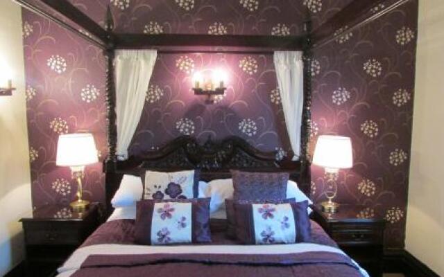 Tudor Grange Hotel - B&B