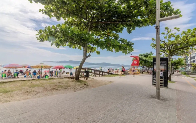 3BR Seafront apt w/ BBQ in Itapema Con0101