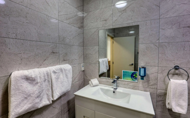 Ramada by Wyndham Hamilton City Center