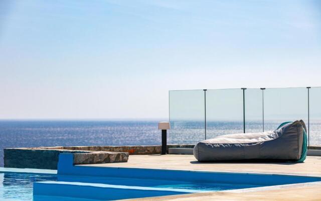 Seafront elegant villa, with infinity pool & devine views!