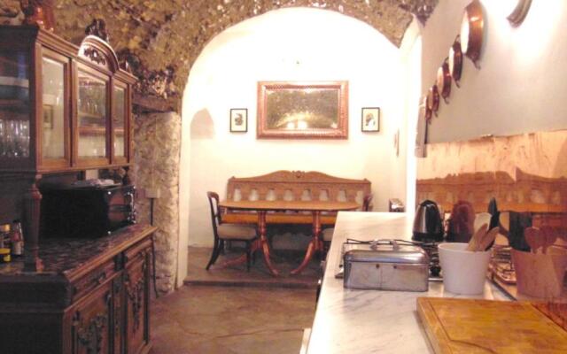 Via Liberale Sleeps 8 Isolabona Italy