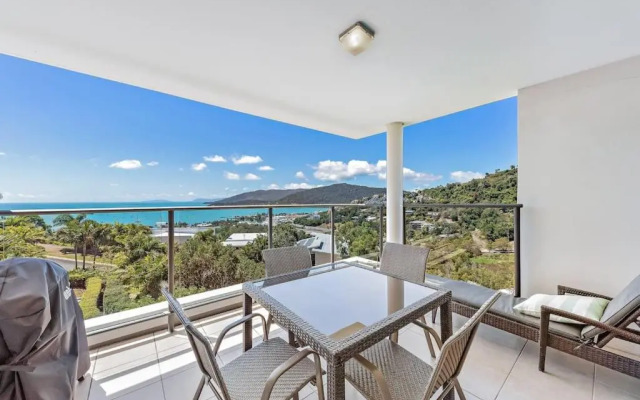 Three B Airlie 2 bedroom unit Seaviews & Pool