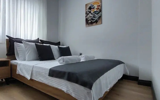 New Flat Large Living Space 6 Close to Lara Beach
