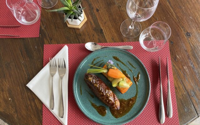 Logis Hôtel Domaine les Falaises