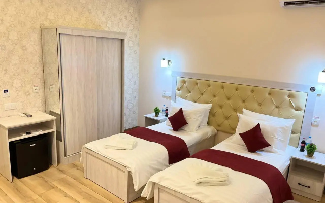 Aks Hotel
