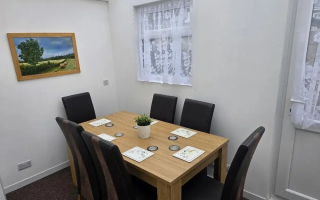 Chathamhouse/sleeps7/tv/wifi/freep