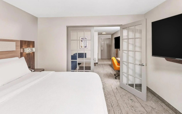 Holiday Inn Express & Suites Bloomington - Normal by IHG