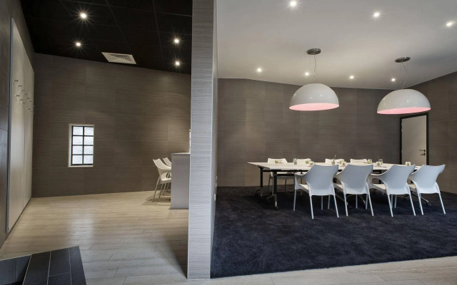 Eburon Hotel - Different Hotels