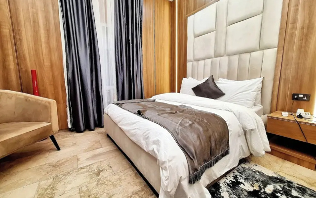 Luxxe Suites By Almond