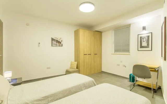 Gzira Central Bright & Modern 2bdr Apt