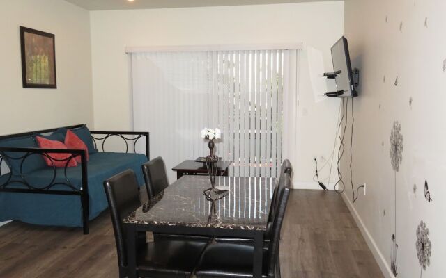Fully Furnished Apartments near Hollywood