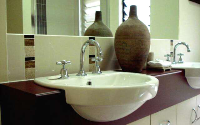 Belle Escapes - Latania Villa Palm Cove