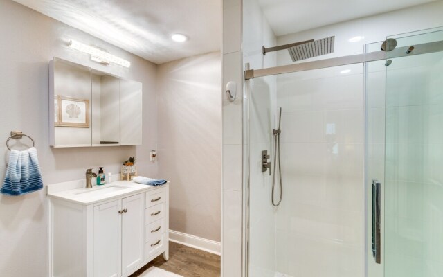 Pensacola Vacation Rental ~ 5 Mi to Beach!