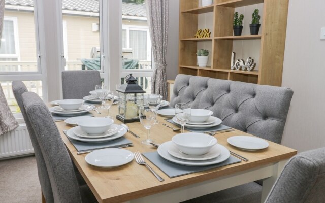Cayton Pines Lodge at Cayton Bay Holiday Park