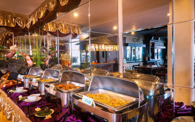 Отель Melasti Kuta Beach Hotel and Spa