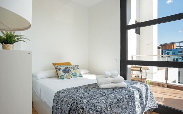 Studio W/Balcony in Sanchinarro, 7mins To Train
