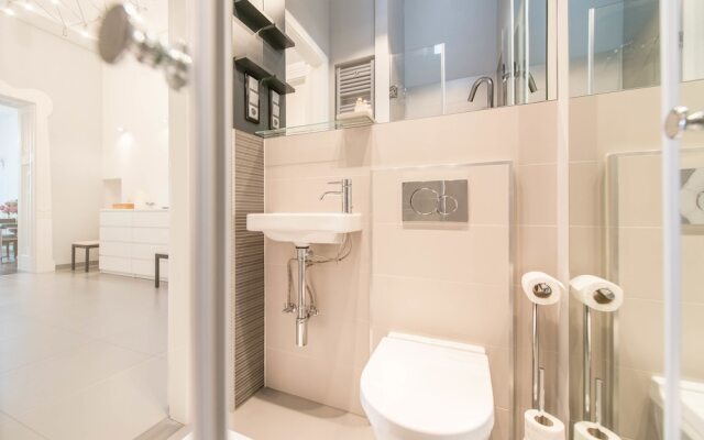 Oasis Apartments - Parliament II