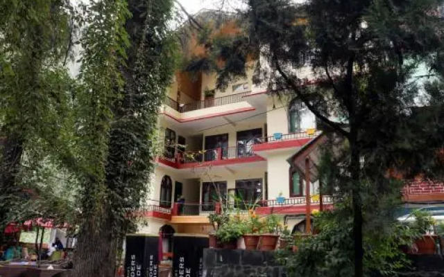 The Rainbow Inn & Cafe