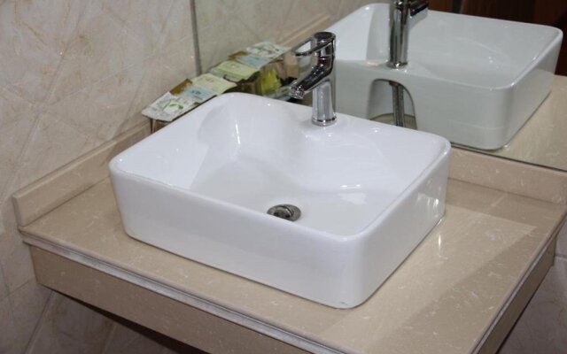 Qingdao Haoke 100 Business Hotel