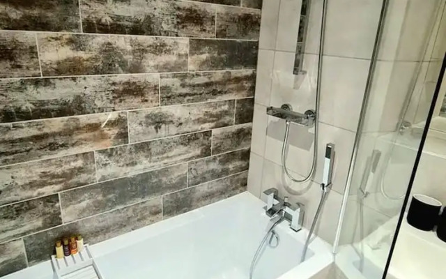 1-bedroom Aprt in Salford- Freeparking- Sleeps3