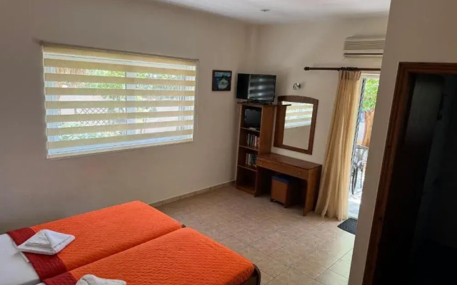 Michalis Studios & Apartments