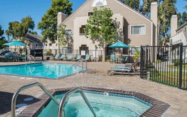 Staybridge Suites Oxnard - River Ridge