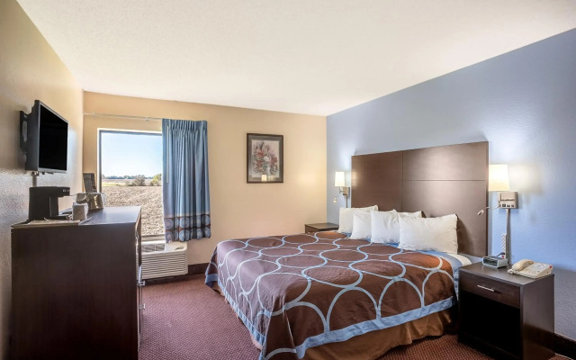 Super 8 by Wyndham Galesburg