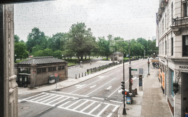 Beautiful Studio + Train | Theatre District | Evonify