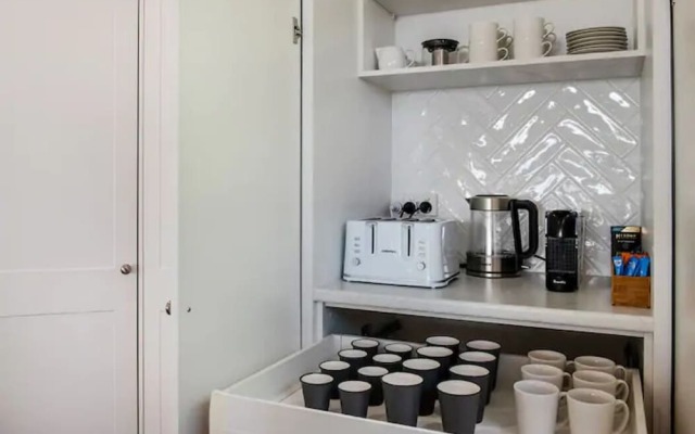 Waratah Up Douro - Your Innkeeper Mudgee