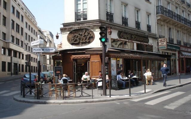 Bright Studio in Paris Centre