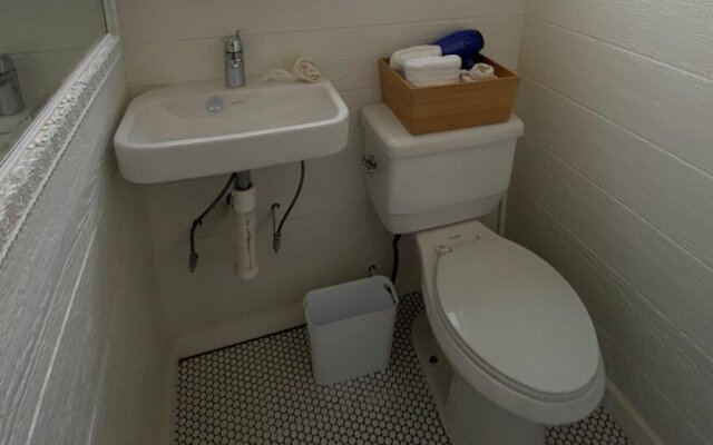 Bungalow 8 - 1br, Waterfront