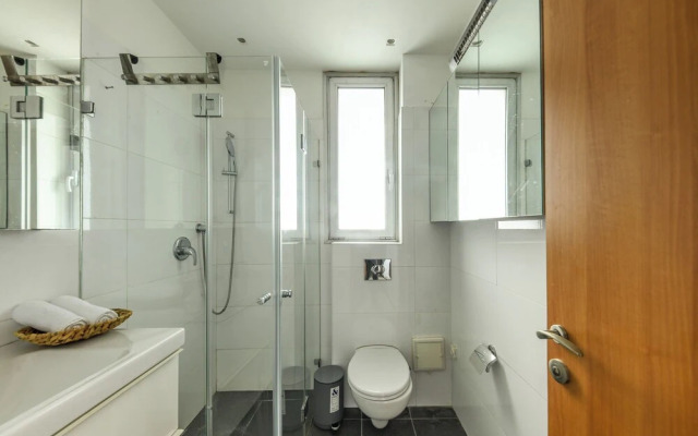 High end 2 BR w panoramic City view