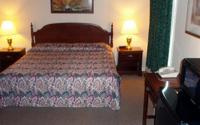 Country Squire Inn and Suites