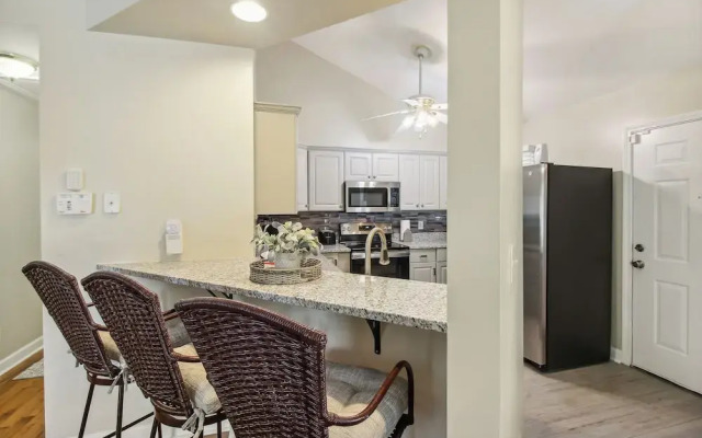 Savannah Home w/ Patio & Grill ~ 2 Mi to Downtown