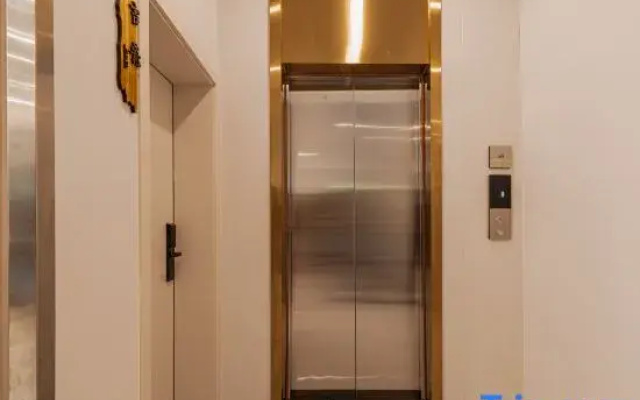 Zhushan District Cixiang Shiguang Homestay (Taoxichuan Creative Plaza)