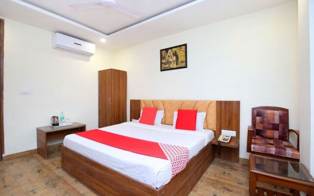 OYO 24442 Amaze Inn