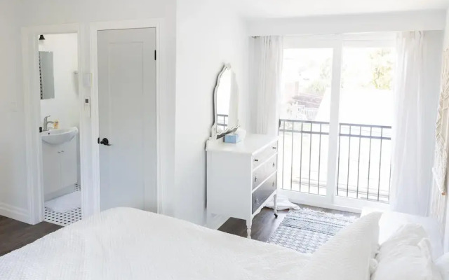 Fully Private 3 Bdrm Suite - The Winchester